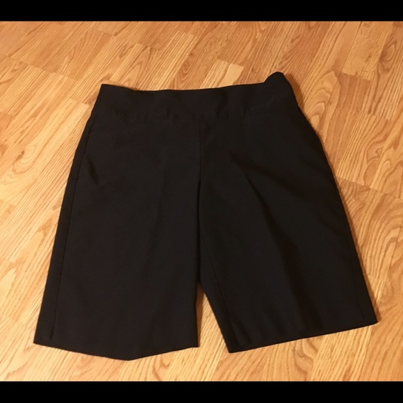 Ladies Attyre black knit shorts sz 12 - Picture 3 of 7